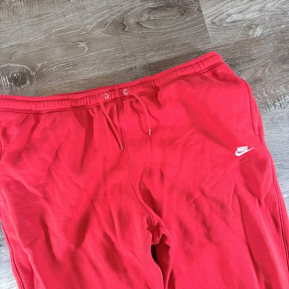 Nike Men's Club Joggers Red‎ Size XXL Nike Swoosh Embroidered *READ*